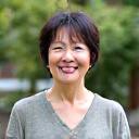 田中優子さんの笑顔のポートレート